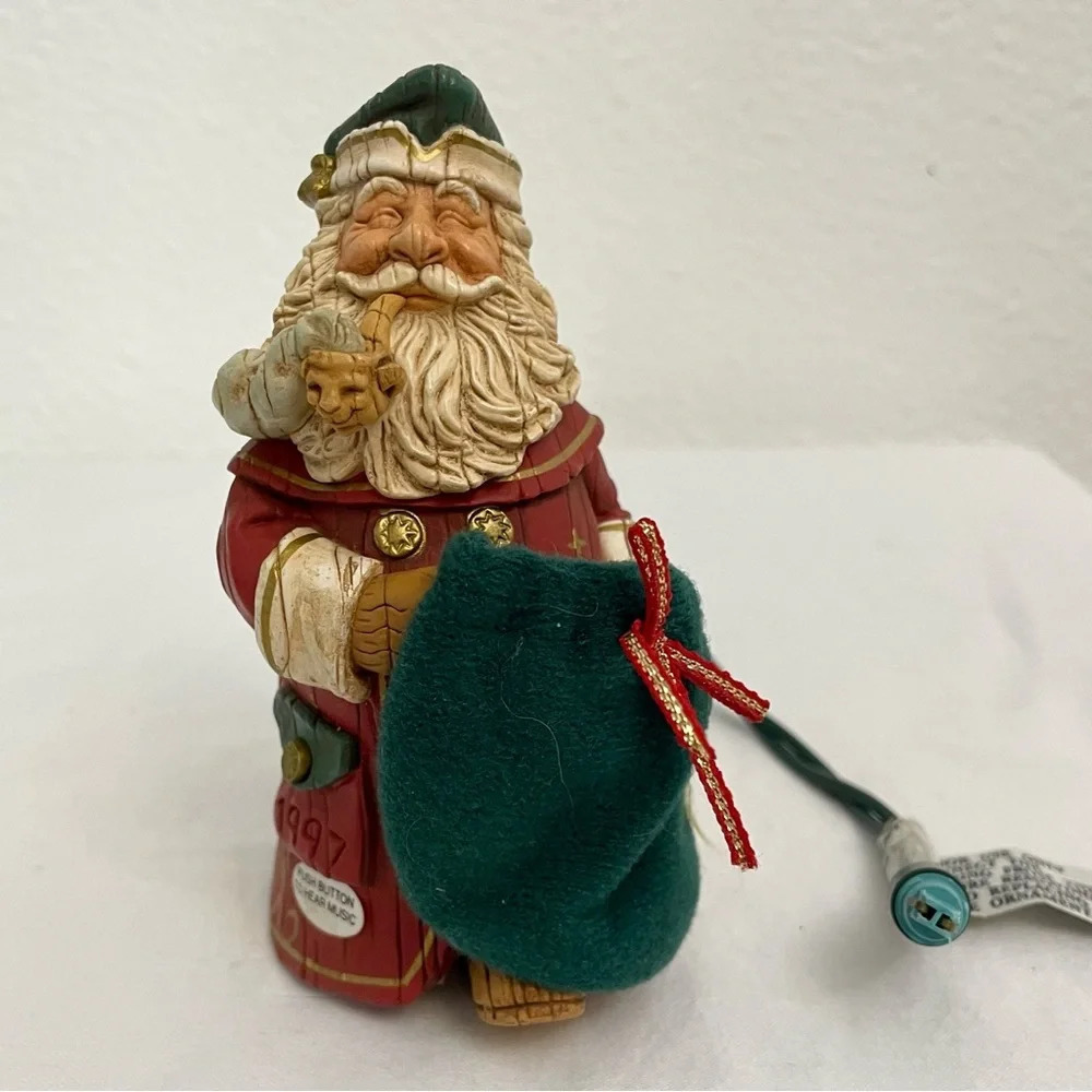 VTG Hallmark Keepsake Santa's Secret Gift Magic Musical Christmas Ornament 1997 - Picture 3 of 12